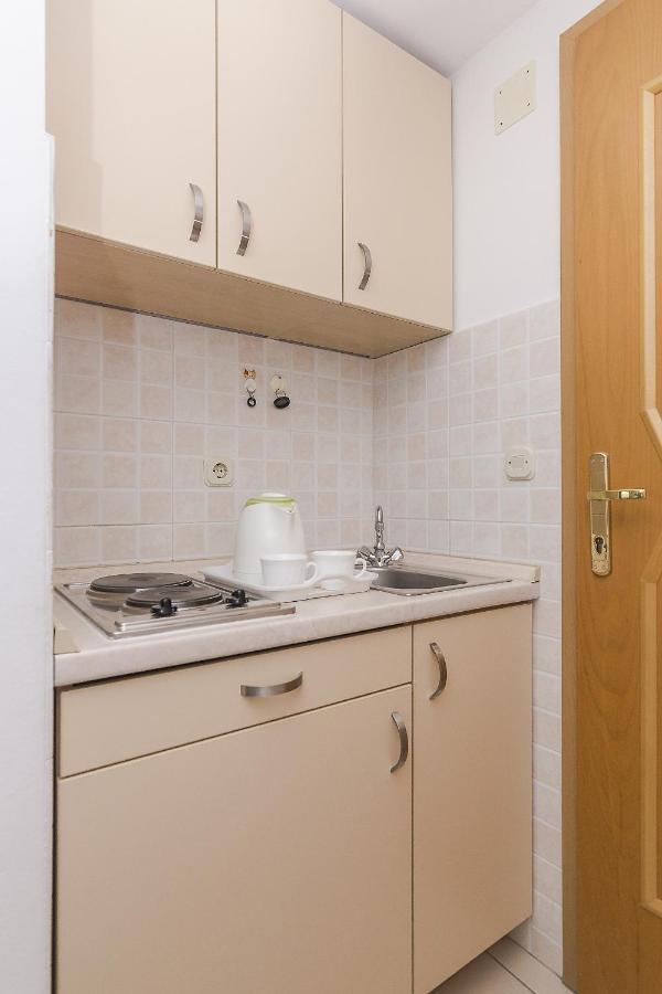Apartments With A Parking Space Brela, Makarska - 11687 Esterno foto